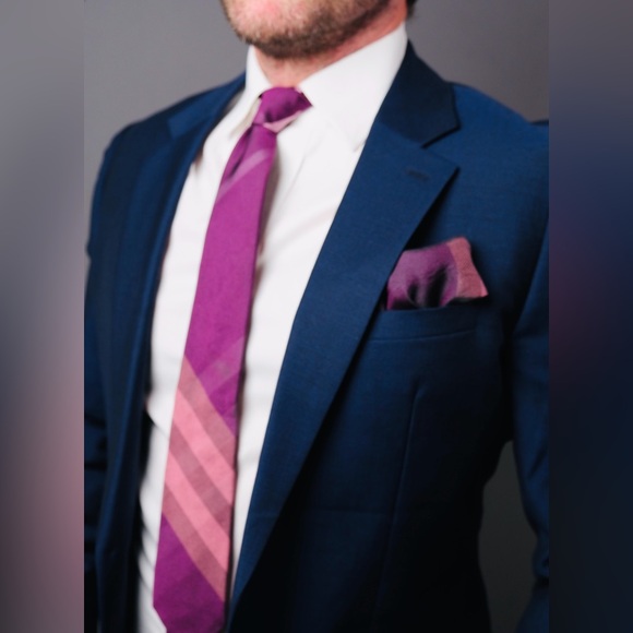 Burberry tie and matching pocket square - Picture 5 of 5